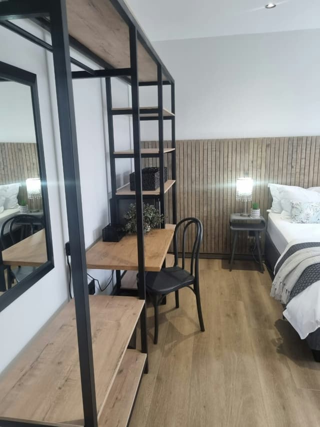 Room 4 - 4