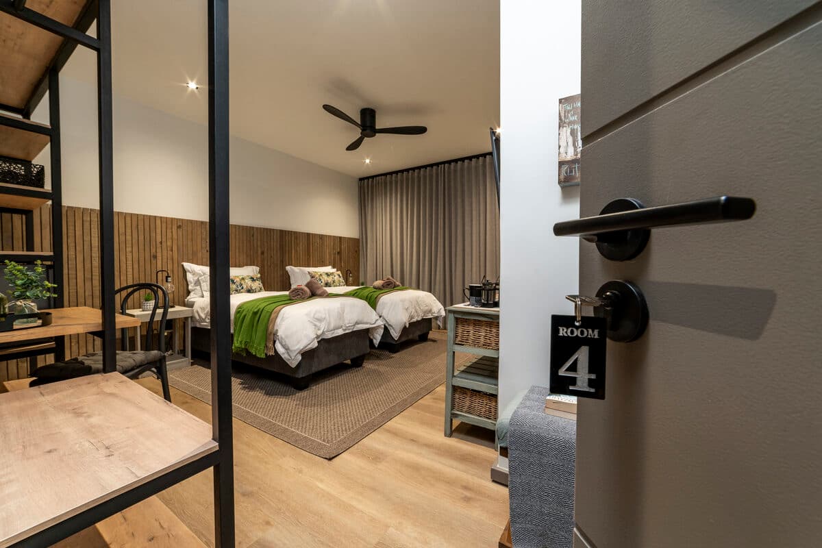 Room 4 - 1