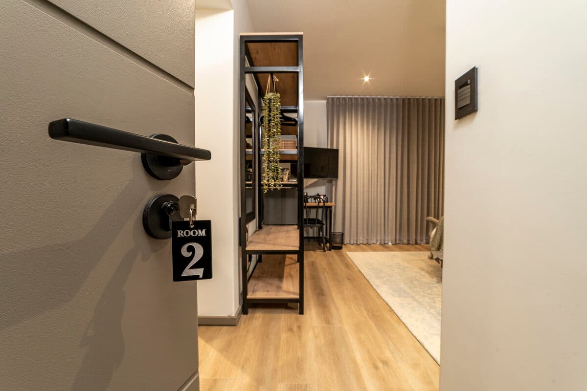 Room 2 - 1